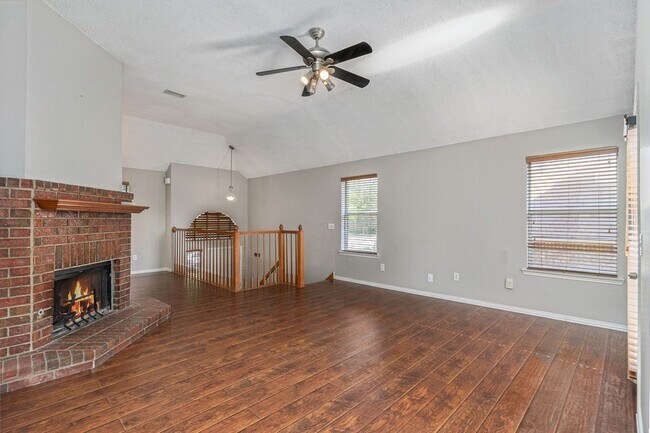 Building Photo - 588 Lake Forest Dr
