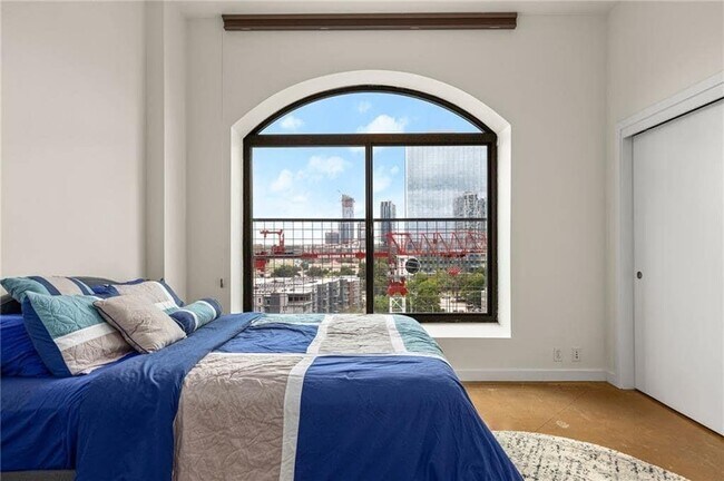 Building Photo - 507 Sabine St