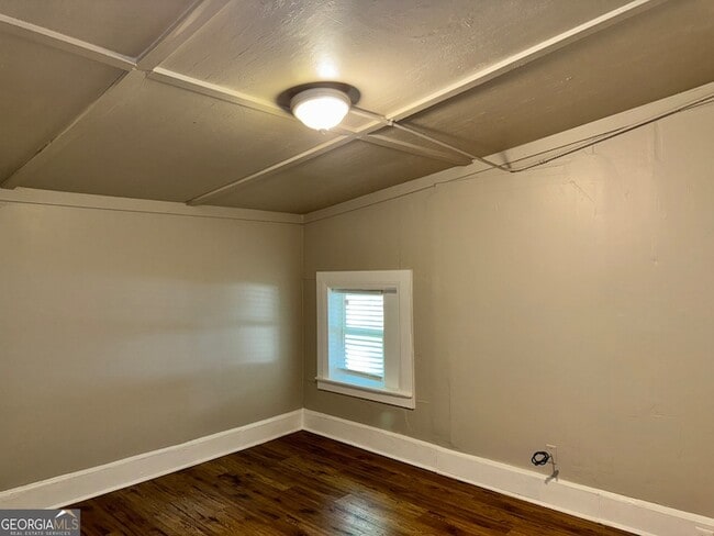 Building Photo - 83 Elm St