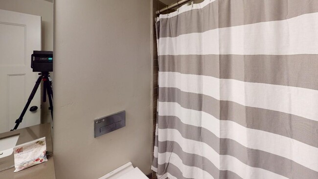 Building Photo - DEPOSIT PENDING Stunning 3 Bedroom, 2 Bath...