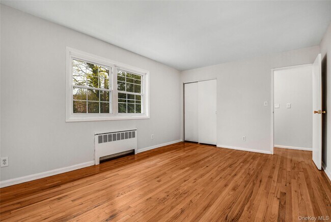 Building Photo - 451 Main St