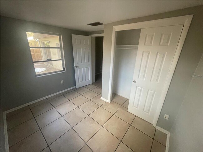 Building Photo - 4037 Claremont Dr