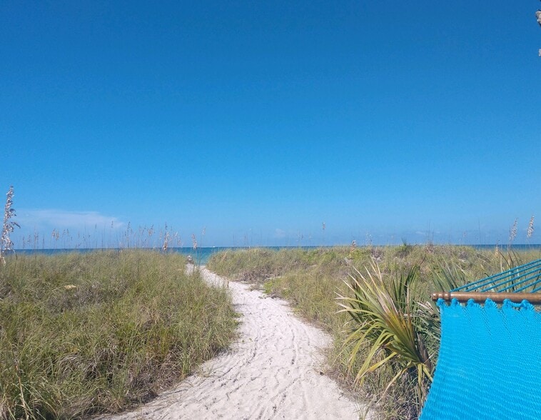 Building Photo - 3802 Gulf of Mexico Dr