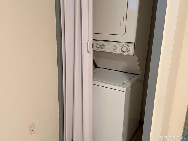 Building Photo - 17 1st Ave