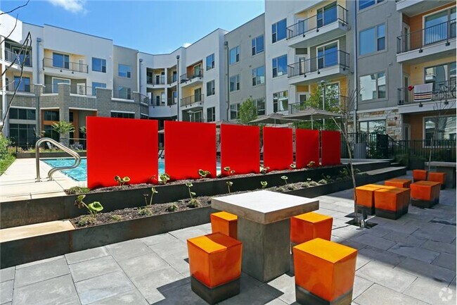 Building Photo - 1702 E 4th St