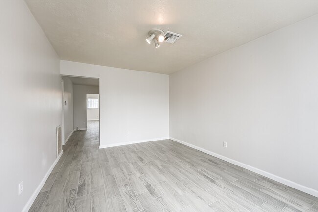 Building Photo - 15222 Wickbriar Dr