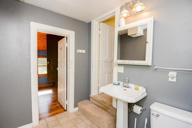 Building Photo - APPLICATION PENDING -- Gorgeous and spacio...