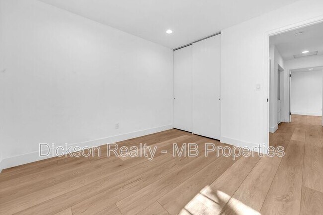 Building Photo - 7245 Pembroke Dr