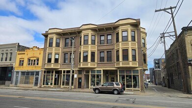 Building Photo - 526 W National Ave