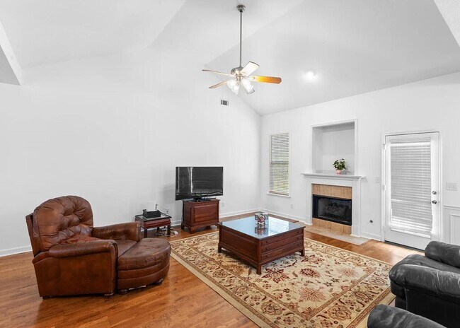 Building Photo - 3513 Seneca Ave