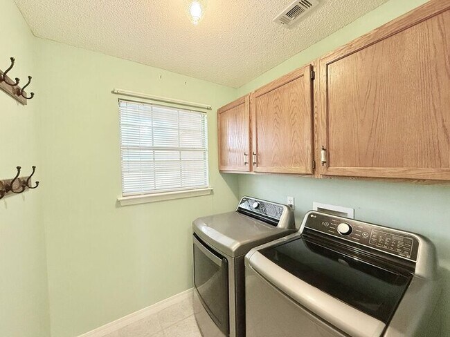 Building Photo - 3548 Stratford Ln