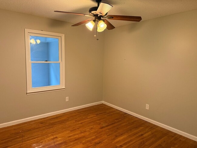 Building Photo - 3 Bed 2 Bath Home in Lee County for Rent