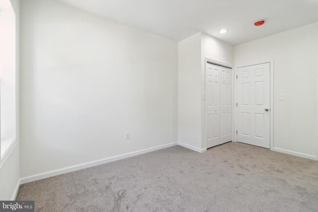 Building Photo - 912 N Milton Ave