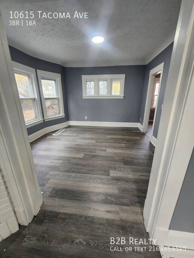 Building Photo - 10615 Tacoma Ave