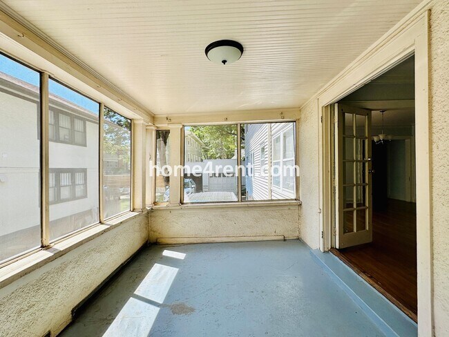 Building Photo - First Level Condo, Just Off the Plaza with Hardwood Floors and Lawn Care Provided!