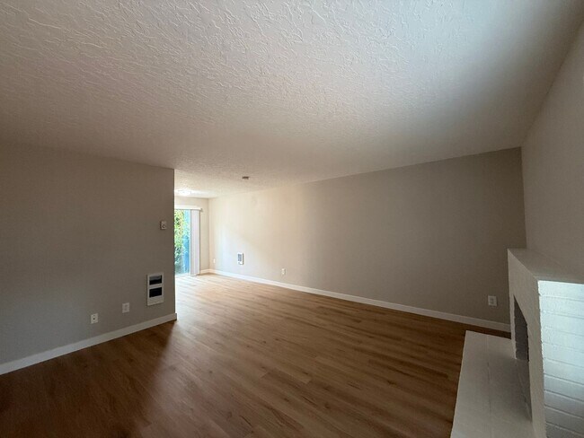Building Photo - 5117 SW 62nd Ave