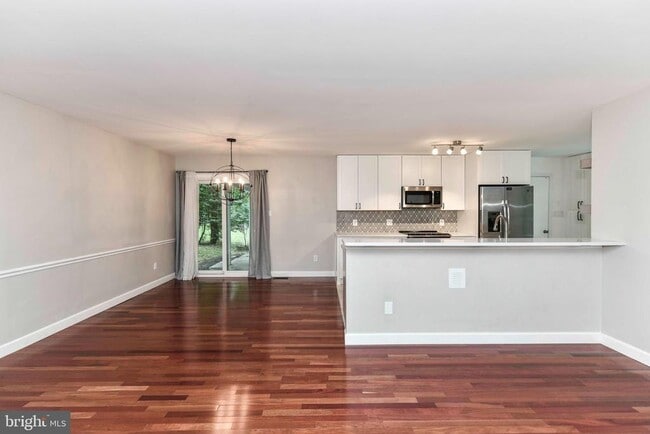 Building Photo - 12231 Westwood Hills Dr