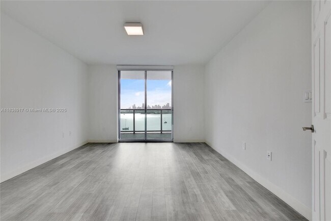 Building Photo - 1500 Bay Rd