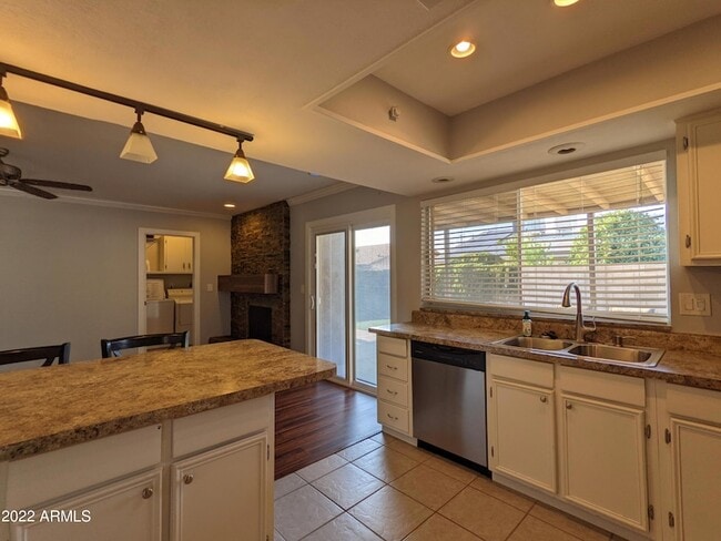 Building Photo - 10044 N 39th Ln