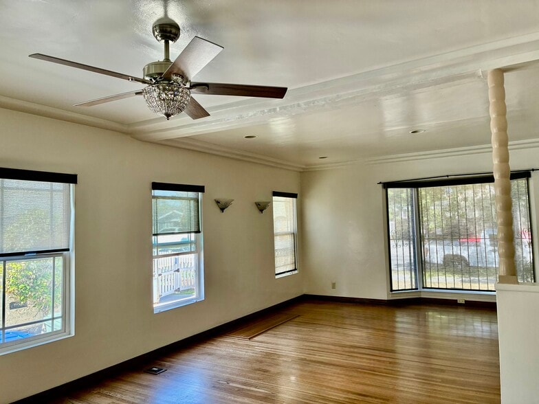 Building Photo - 8956 San Luis Ave