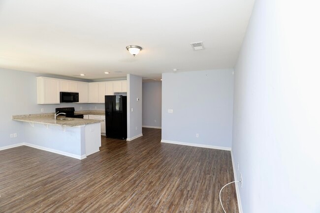 Building Photo - 1009 Providence Plantation Dr