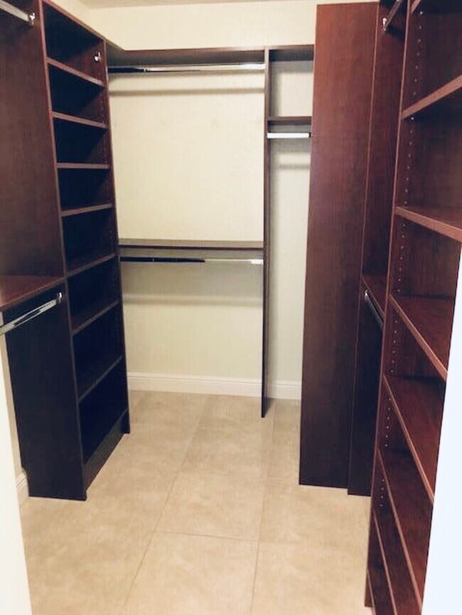 Building Photo - 9715 Darlington Pl