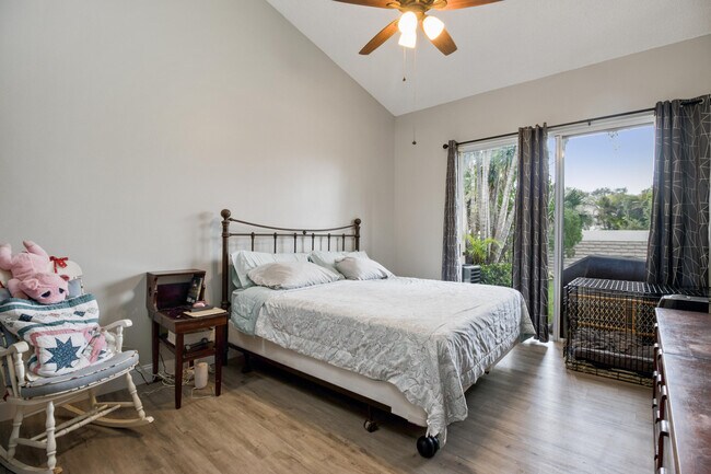 Building Photo - 202 Sabal Palm Ln