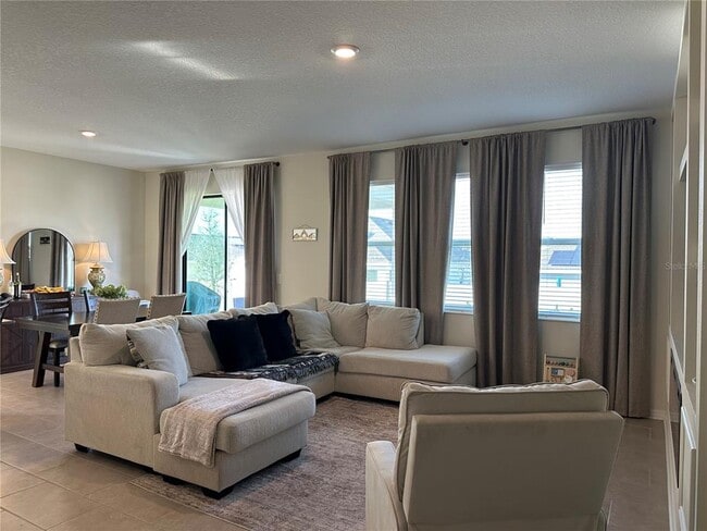 Building Photo - 751 Staffora St