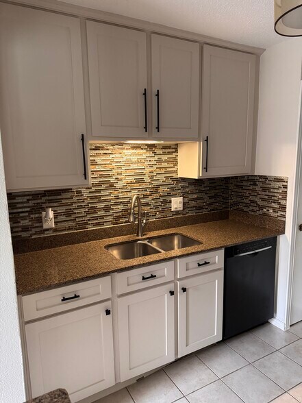 Building Photo - 1287 Roaring Springs Rd