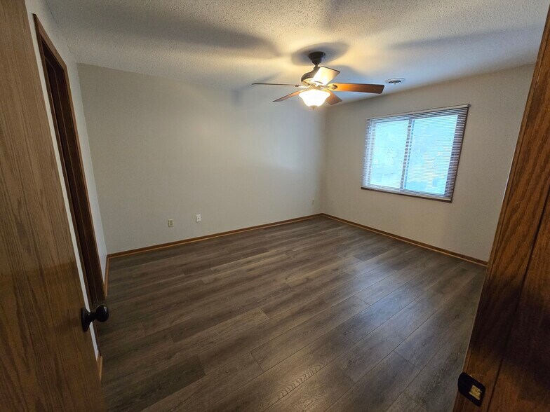 Bed2 - 2948 Mounds View Blvd