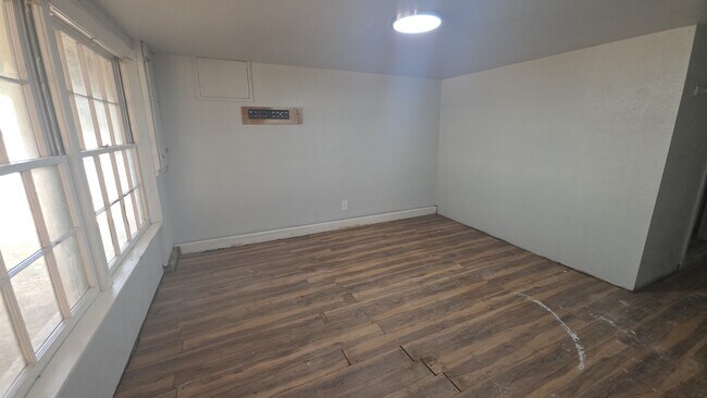Building Photo - 1113 W Walker St