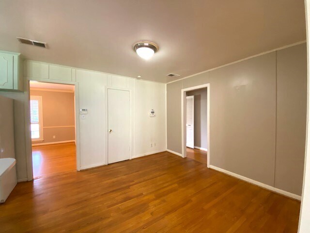 Building Photo - 5537 Lincrest Ln