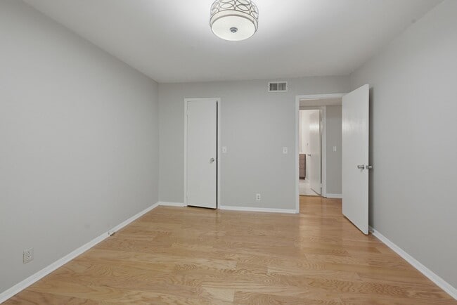 Building Photo - 815 Ashlawn Pl