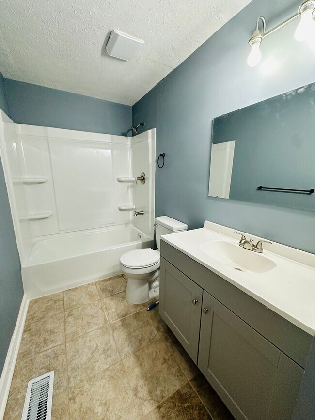 Building Photo - Updated 5BR/2BR house near Outer Loop now available!