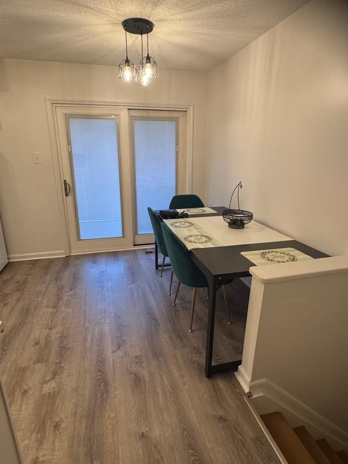 Dining area - 2817 Sourwood St