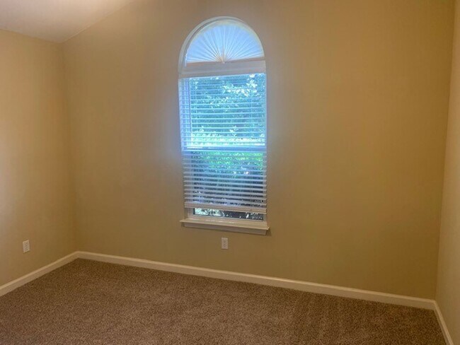 Building Photo - Sorry No Smoking and Pets Permitted with R...