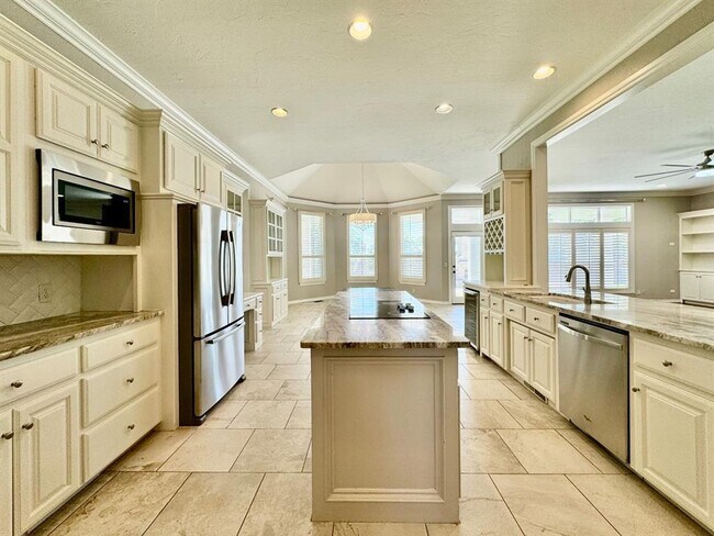 Building Photo - 2600 Sweetbriar Ct