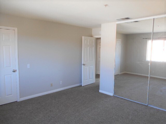 Building Photo - Vista home with a 2 car garage and additional parking