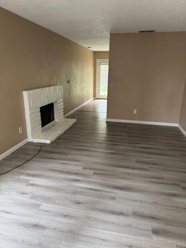 Building Photo - Duplex for Rent in S. Sacramento
