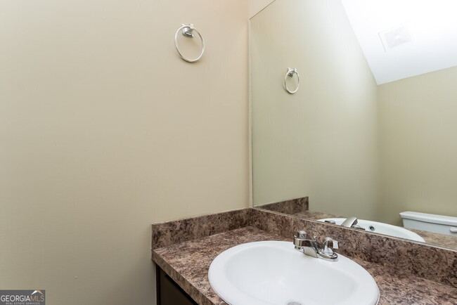 Building Photo - 526 Hill Crest Cir