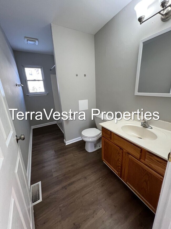 Building Photo - 1100-1102 Buck Street