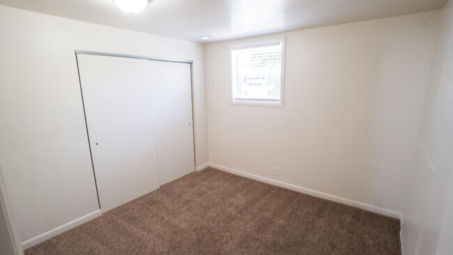 Building Photo - 5558 S Somerset Way