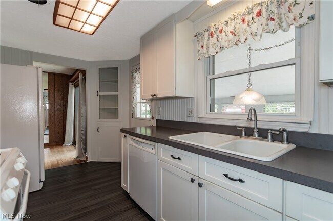 Building Photo - 8279 Westmoor Rd