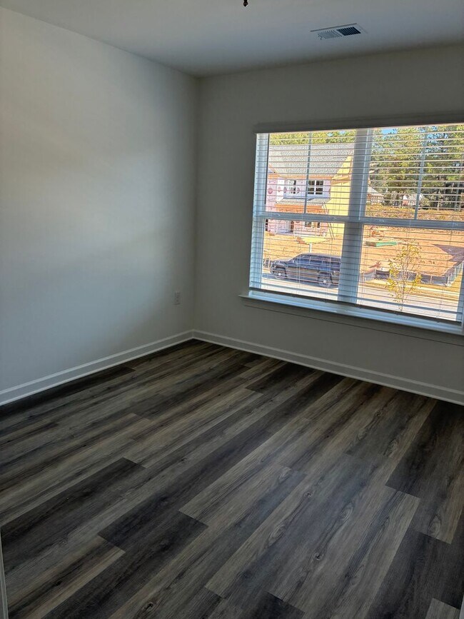 Building Photo - BRAND NEW SINGLE FAMILY HOME IN LOGANVILLE