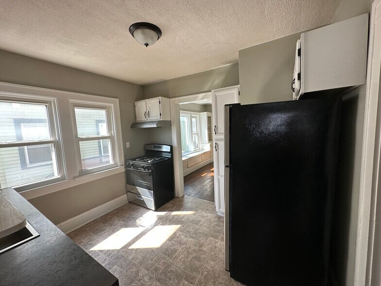 Building Photo - 2101 Waterbury Rd