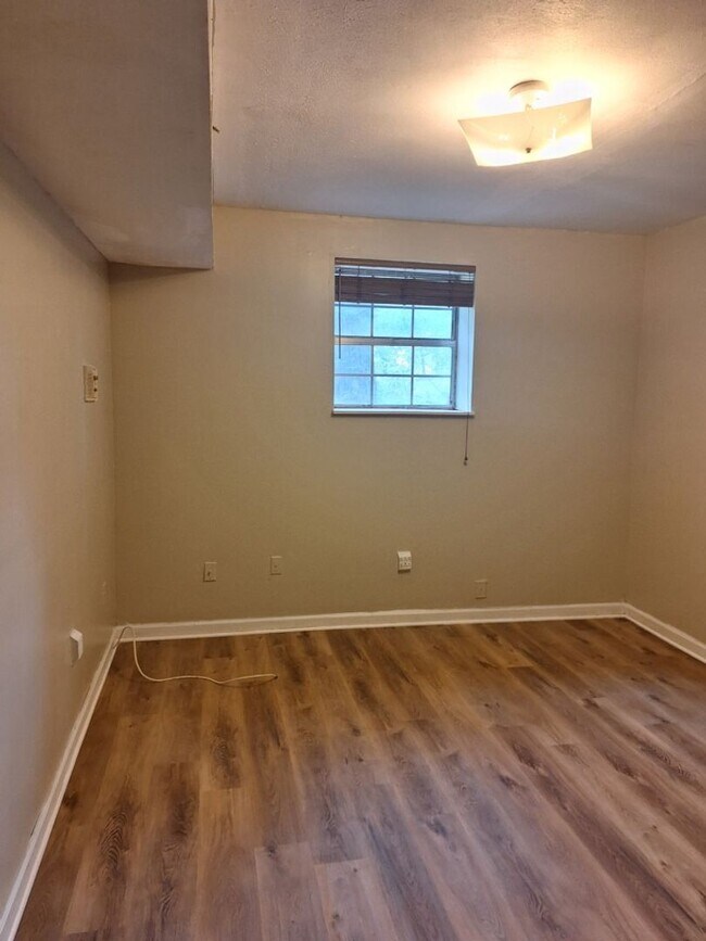 Building Photo - Basement Rancher located in Farragut