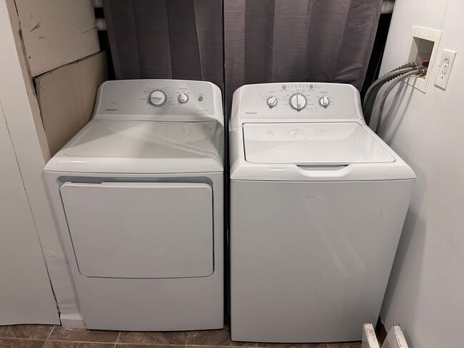 Building Photo - 2216 Summer St