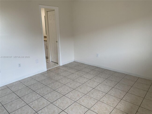 Building Photo - 2319 W 60th St