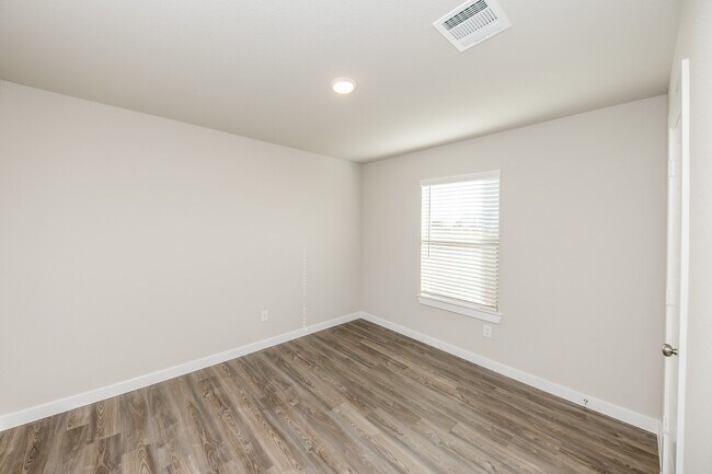 Building Photo - 32031 Splendor Dr