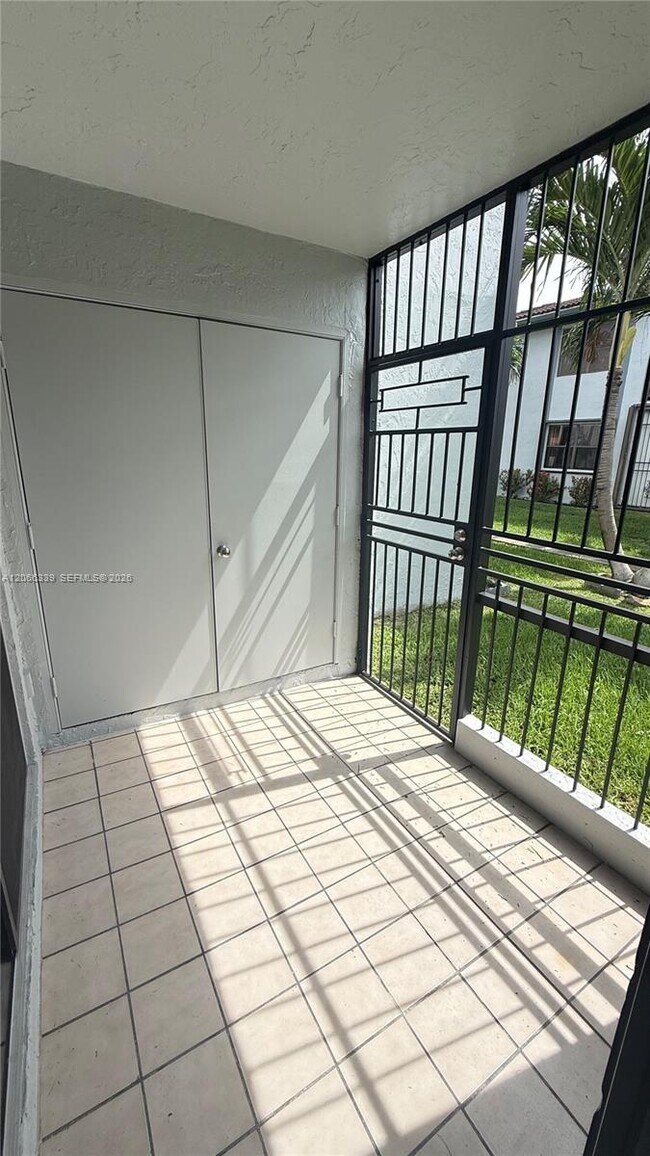 Building Photo - 2750 W 63rd Pl